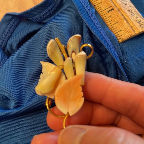 Genuine mother of Pearl brooch - Picture 6 of 6